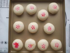 依次做好所有饼坯，为了美观还可以加盖印章。