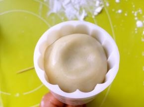 装入模具，压出自己喜欢的花型