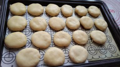 放入烤盘中烤箱预热上下火160度