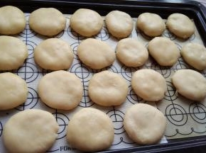放入烤盘中烤箱预热上下火160度