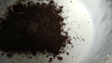 加入淡奶油A中，再加入细砂糖10g