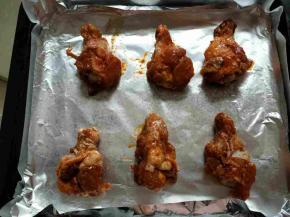 烤盘垫锡纸入烤箱200度烤15分钟。