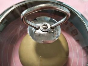 所有主料，不要加做蛋皮的淡黄液，糖粉，低筋粉，除黄油外混合，倒扩展阶段。放入软化的黄油倒完全阶段，整理圆面团进行发酵。到面团大约2倍大。