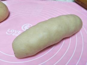 卷起。同样方法处理另外一个面团。