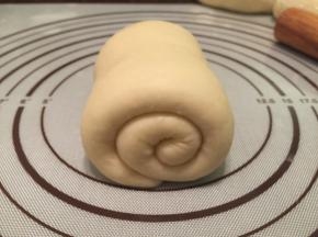 从上往下卷好