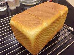 出炉马上脱模，放晾架上放凉