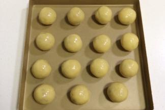 把所有的饼皮都包入馅料。