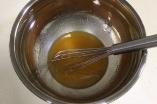 搅拌至完全混入糖浆。