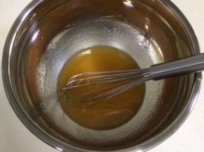 搅拌至完全混入糖浆。