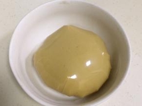 包上保鲜膜，室温醒发1～2小时。