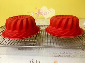 12、出炉倒扣晾凉后会自行脱模。