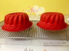 12、出炉倒扣晾凉后会自行脱模。