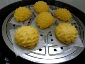 放进锅里盖上盖醒发20分钟，再冷水入锅大火上汽后转文火蒸15分钟，再焖5分钟即可出锅。