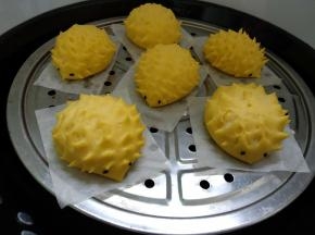 放进锅里盖上盖醒发20分钟，再冷水入锅大火上汽后转文火蒸15分钟，再焖5分钟即可出锅。
