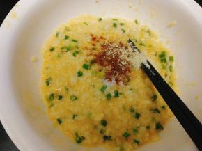 盐，胡椒粉，鸡粉，（如果喜欢甜的可以加白糖）
