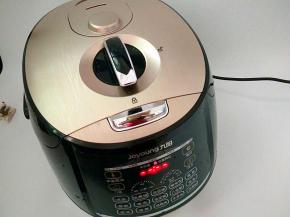 放入压力锅中，把盖子盖好。