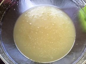 此刻是猪油状的半固态