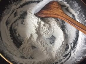 炒至微黄即可
