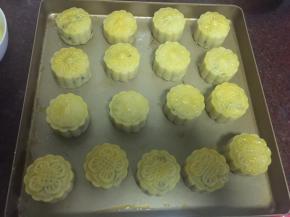 在表面刷上薄薄一层即可了，记住是薄薄一层哦