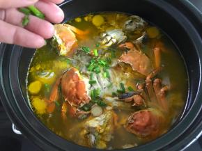 再余温焖10分钟即可烹饪完成，最后撒葱花。