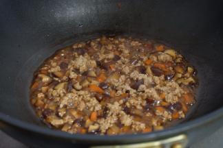 分钟后收汁关火，锅里留一点汤就可以了；