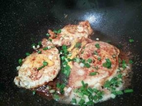 葱花一把，翻炒一下