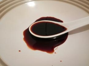 调料碗加生抽一勺