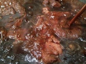 煮到用筷子可以扎透就可以盛盘，