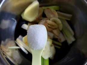 9.加入食用盐。