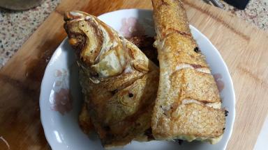 14.全部鱼段煎好后放在容器中。