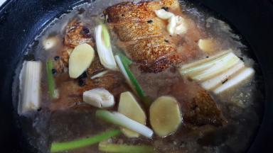 17.添入足够多的水，刚好没过鱼即可。（中途切记不要添水）