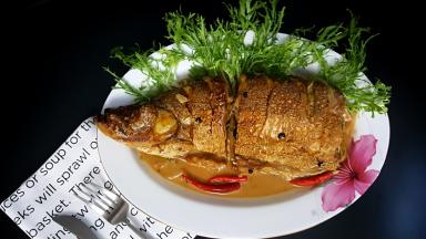 因鱼比较大盘没盛下