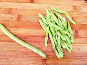 四季豆切斜刀。