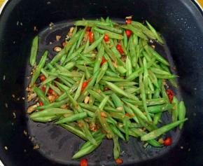 加生抽，盐调味即可。