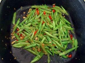 加生抽，盐调味即可。