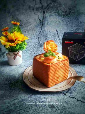 吐司做的小花刷上黄油蜂蜜液脆脆的超好吃。