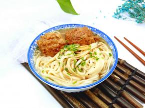 近看，美味佳肴。