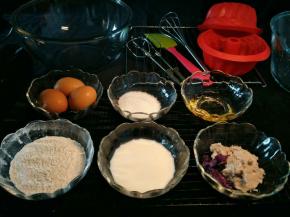 准备所需材料，香芋也可等量替换少许紫薯。