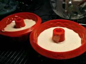 倒入模具，提前160度预热好烤箱。