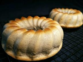 出炉，稍微温热，即可脱模。