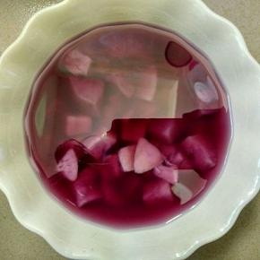 盛入碗里放凉。