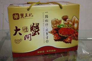 礼盒包装的大闸蟹，喜庆吉祥，适合送礼。