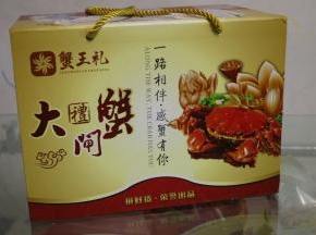 礼盒包装的大闸蟹，喜庆吉祥，适合送礼。