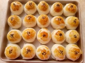 烤箱180度预热10分钟后放入烤箱。180度中层烤35分钟。