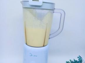 启动料理机，约2分钟即可。