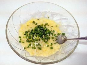 再加入，盐，胡椒粉，葱花。