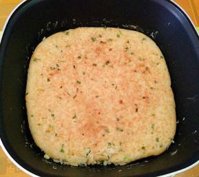 小火煎至定型，翻面至两面金黄。