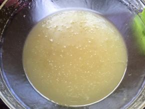 此刻是猪油状的半固态