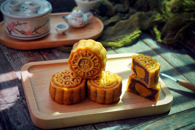 广式红豆沙蛋黄月饼