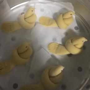 10.全部做好后放到锅中盖盖二次发酵。